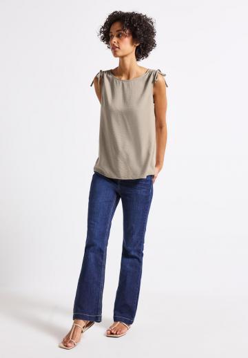 Блузка без рукавов