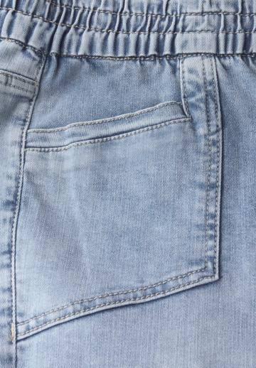 Короткие джинсы