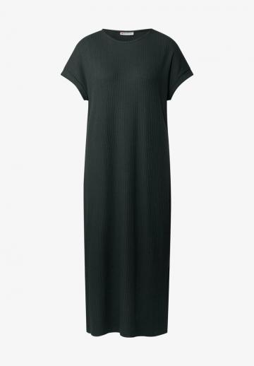 Вязаное платье