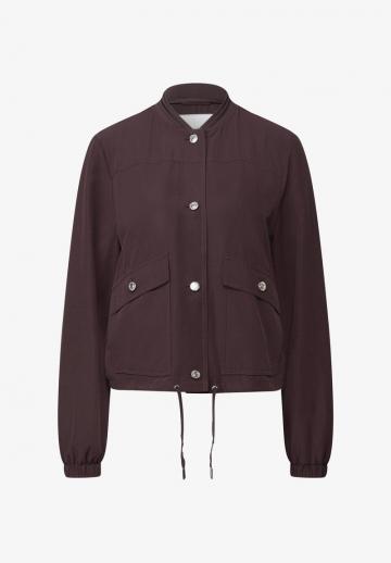 Куртка с накладнымит карманами