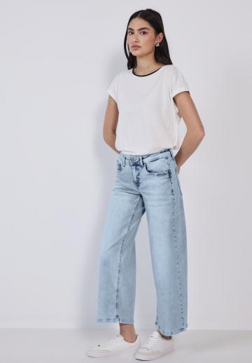 Клешеные джинсы