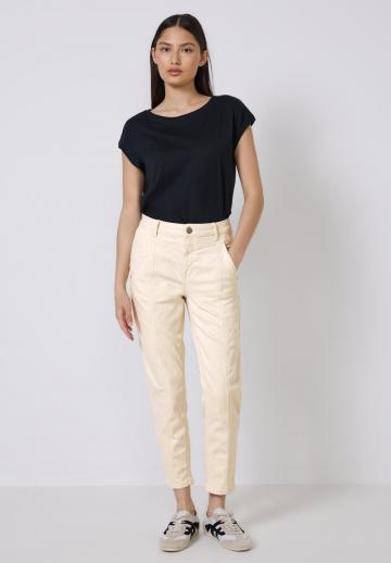 Короткие джинсы