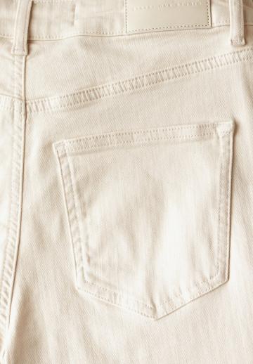 Короткие джинсы