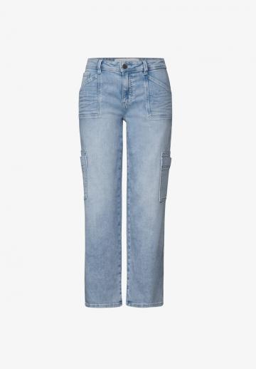 Прямые джинсы