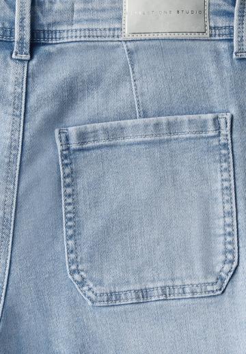 Прямые джинсы