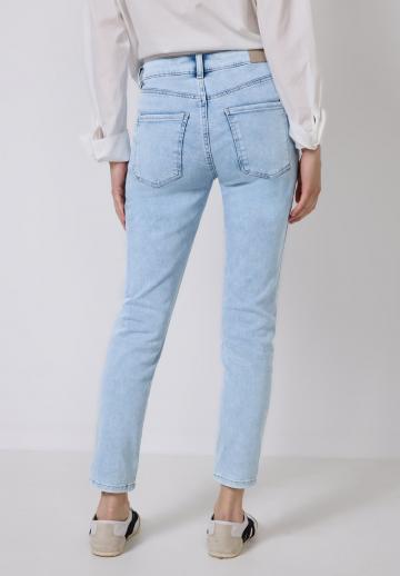 Короткие джинсы