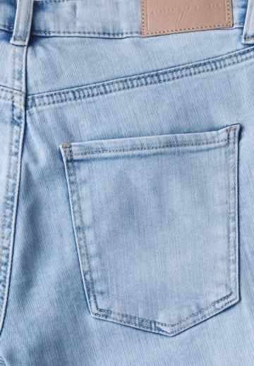 Короткие джинсы