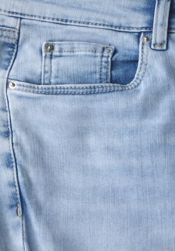 Короткие джинсы