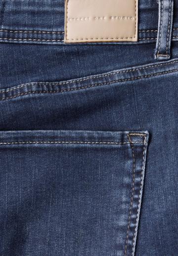 Короткие джинсы