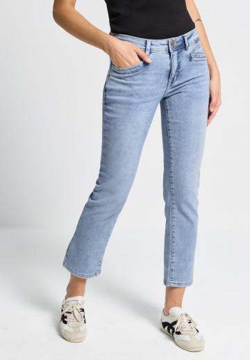 Короткие джинсы