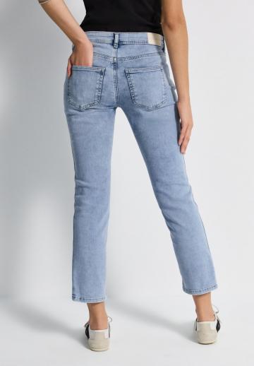 Короткие джинсы