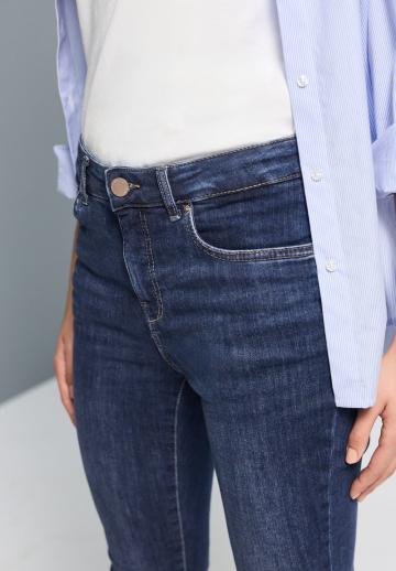 Узкие джинсы