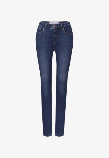 Узкие джинсы