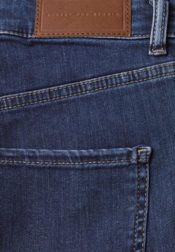 Узкие джинсы