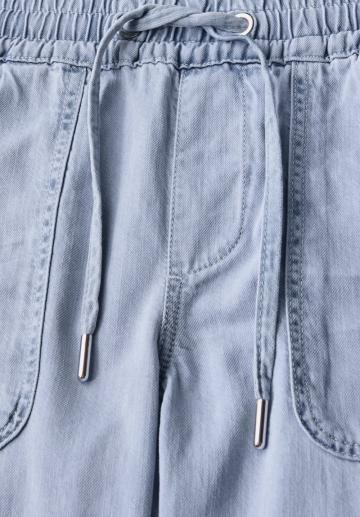 Короткие джинсы