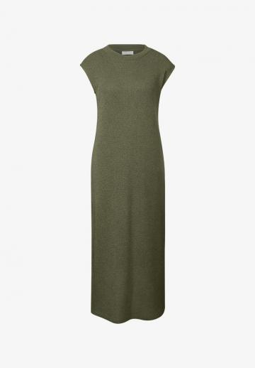 Вязаное платье