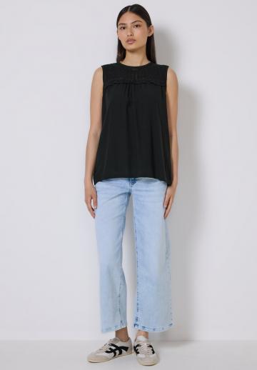 Блузка без рукавов