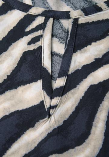 Блузка без рукавов