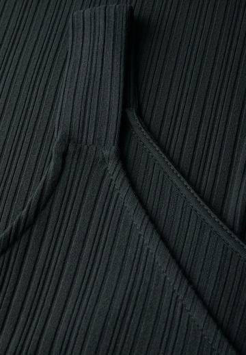 Вязаное платье