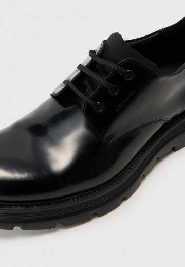 Ботинки на шнуровке