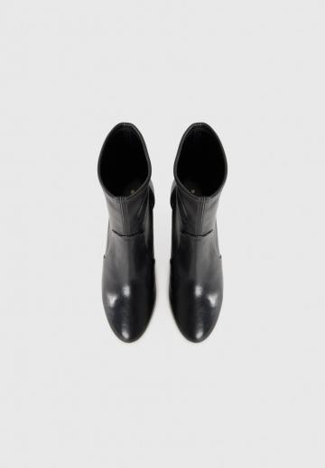 Высокие сапоги