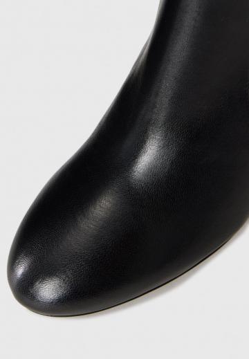 Высокие сапоги