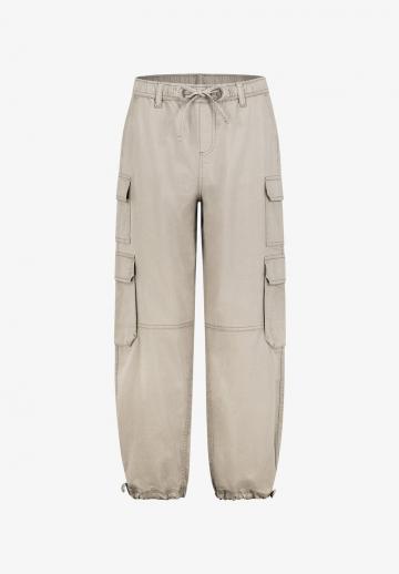 Брюки с накладными карманами