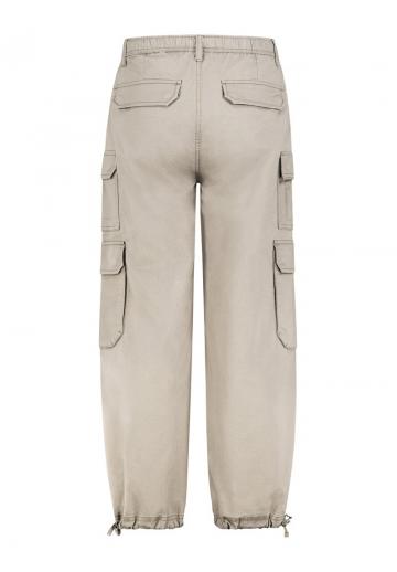 Брюки с накладными карманами