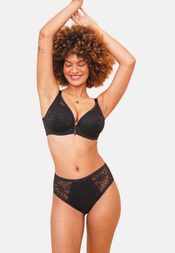 Трусы на бедрах