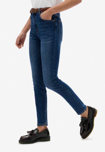 Узкие джинсы