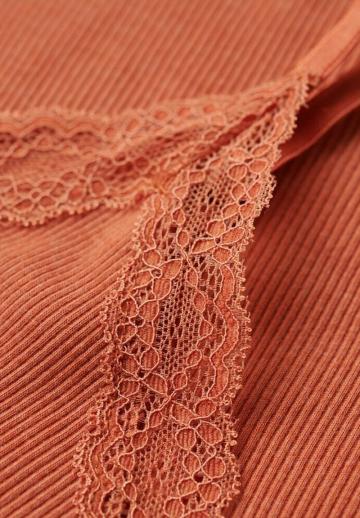 Топ на бретельках