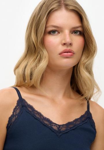 Топ на бретельках