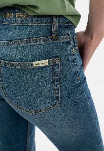 Прямые джинсы