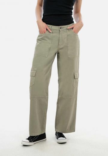 Брюки с накладными карманами