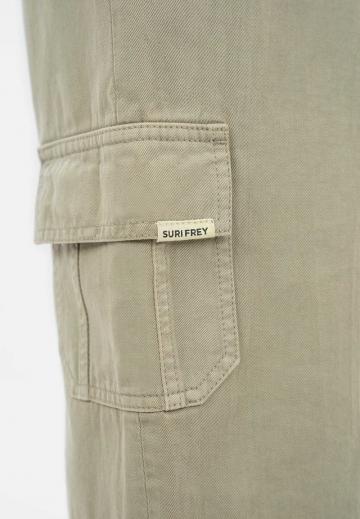 Брюки с накладными карманами