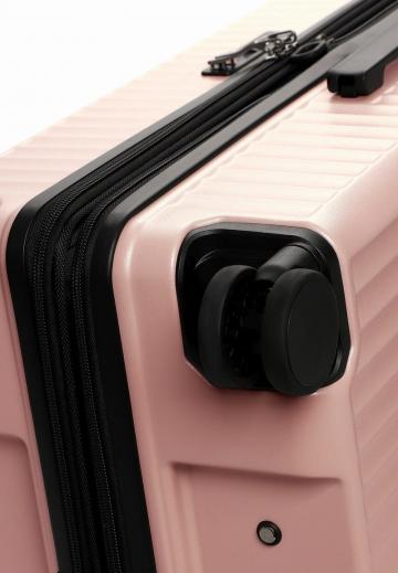 Чемодан на колесах