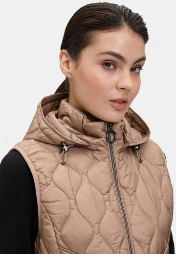 Длинный жилет