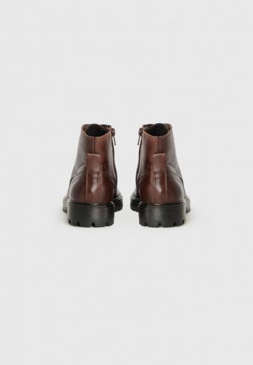 Ботинки на шнуровке