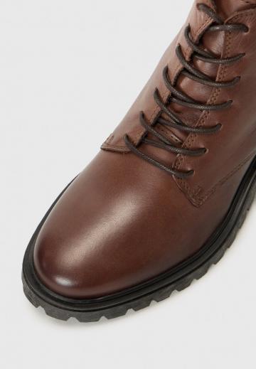 Ботинки на шнуровке