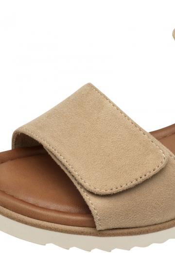 Босоножки на танкетке