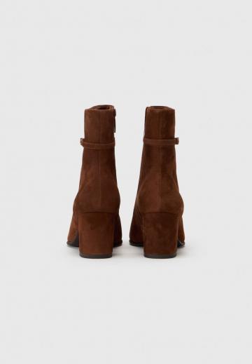 Сапожки на танкетке