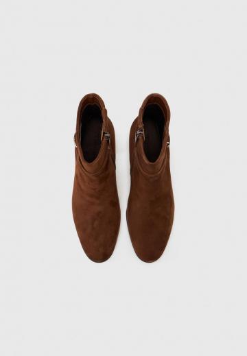 Сапожки на танкетке