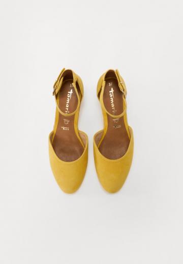 Босоножки на танкетке