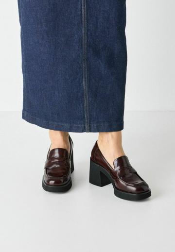 Туфли с высоким носом