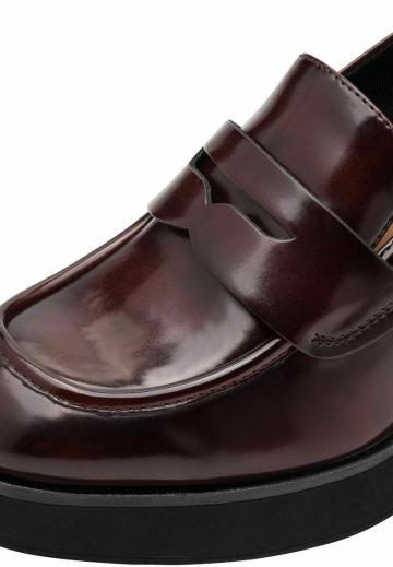 Туфли с высоким носом