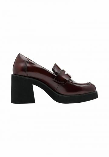 Туфли с высоким носом