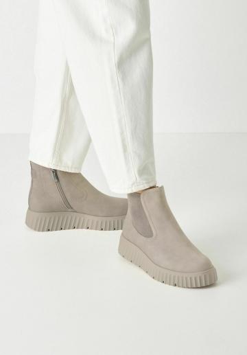 Сапожки на танкетке