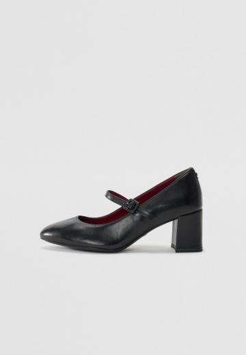 Туфли с высоким носом