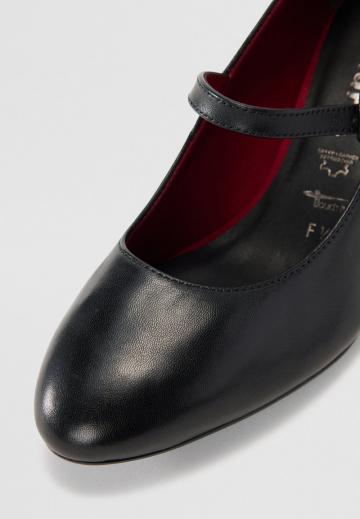 Туфли с высоким носом