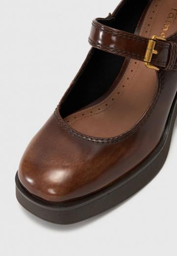 Туфли с высоким носом